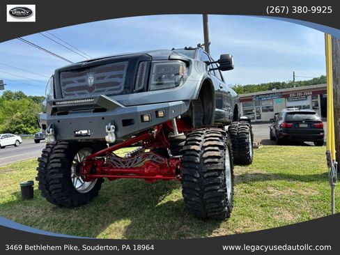 Used 2017 Nissan Titan SV AWD/4WD image 4