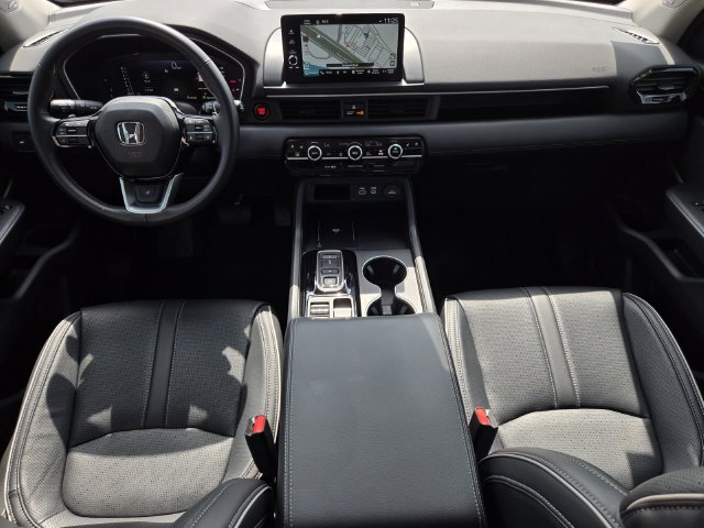 Used 2025 Honda Pilot Elite image 18