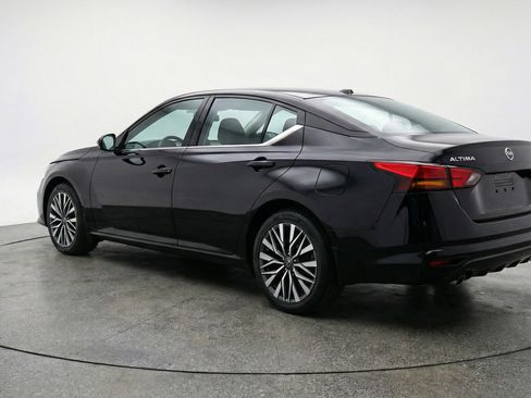 Used 2025 Nissan Altima 2.5 SV image 6