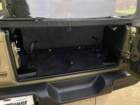 Used 2025 Jeep Wrangler Sport AWD/4WD image 31