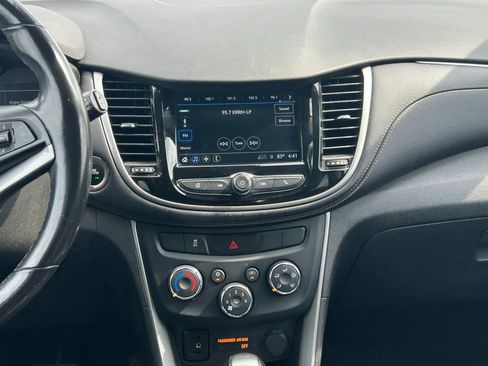 Used 2019 Chevrolet Trax LT w/ LT Convenience Package FWD image 14