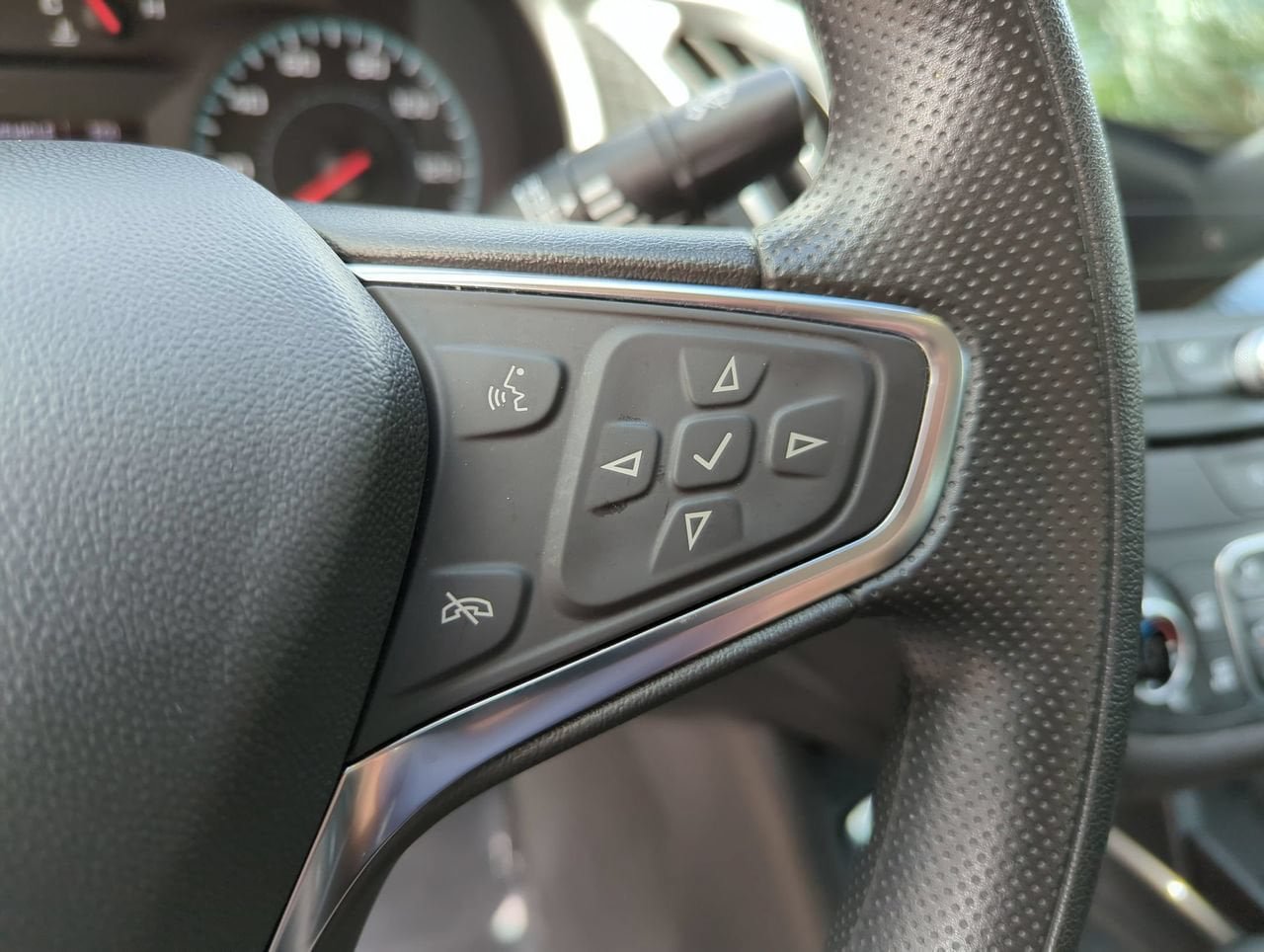 Used 2025 Chevrolet Malibu LT FWD image 12