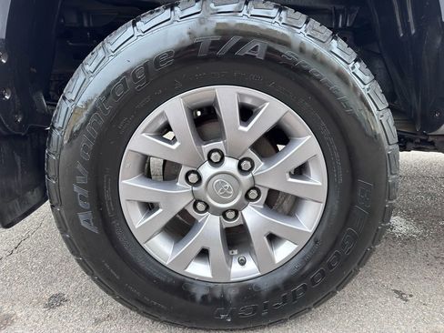 Used 2017 Toyota Tacoma SR5 w/ Tow Package image 56