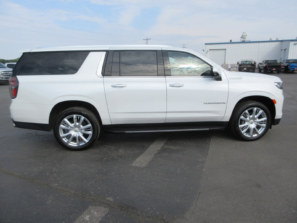 Certified 2022 Chevrolet Suburban High Country AWD/4WD image 5