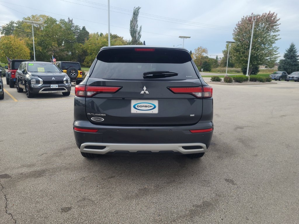 Used 2024 Mitsubishi Outlander SE AWD/4WD image 5