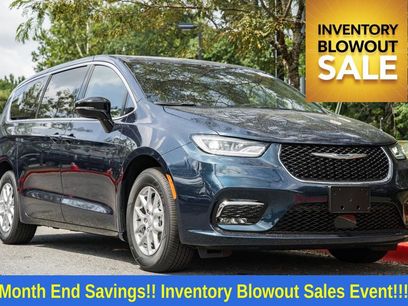 New 2025 Chrysler Pacifica Select
