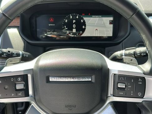 Used 2025 Land Rover Discovery Dynamic SE image 13