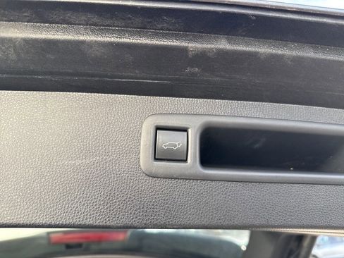 Used 2023 Toyota Highlander XLE image 5