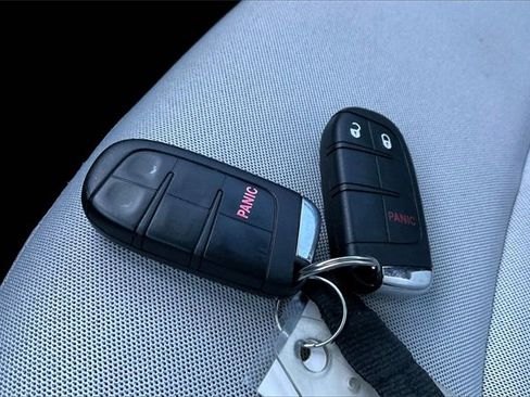 Used 2019 Jeep Renegade Latitude w/ Popular Equipment Group image 10