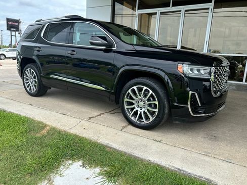 Used 2023 GMC Acadia Denali w/ Denali Technology Package FWD image 2