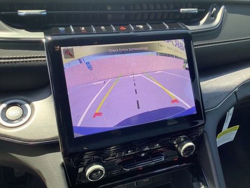 New 2023 Jeep Grand Cherokee Overland w/ Luxury Tech Group IV image 19