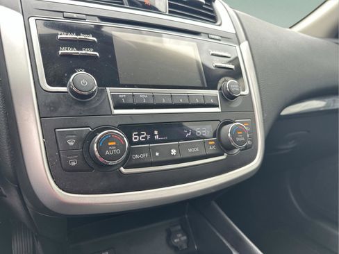 Used 2017 Nissan Altima 2.5 SL w/ Moonroof Package image 24