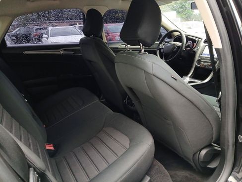 Used 2020 Ford Fusion SE FWD image 15