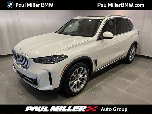 New 2026 BMW X5 xDrive40i w/ Premium Package AWD/4WD image 1