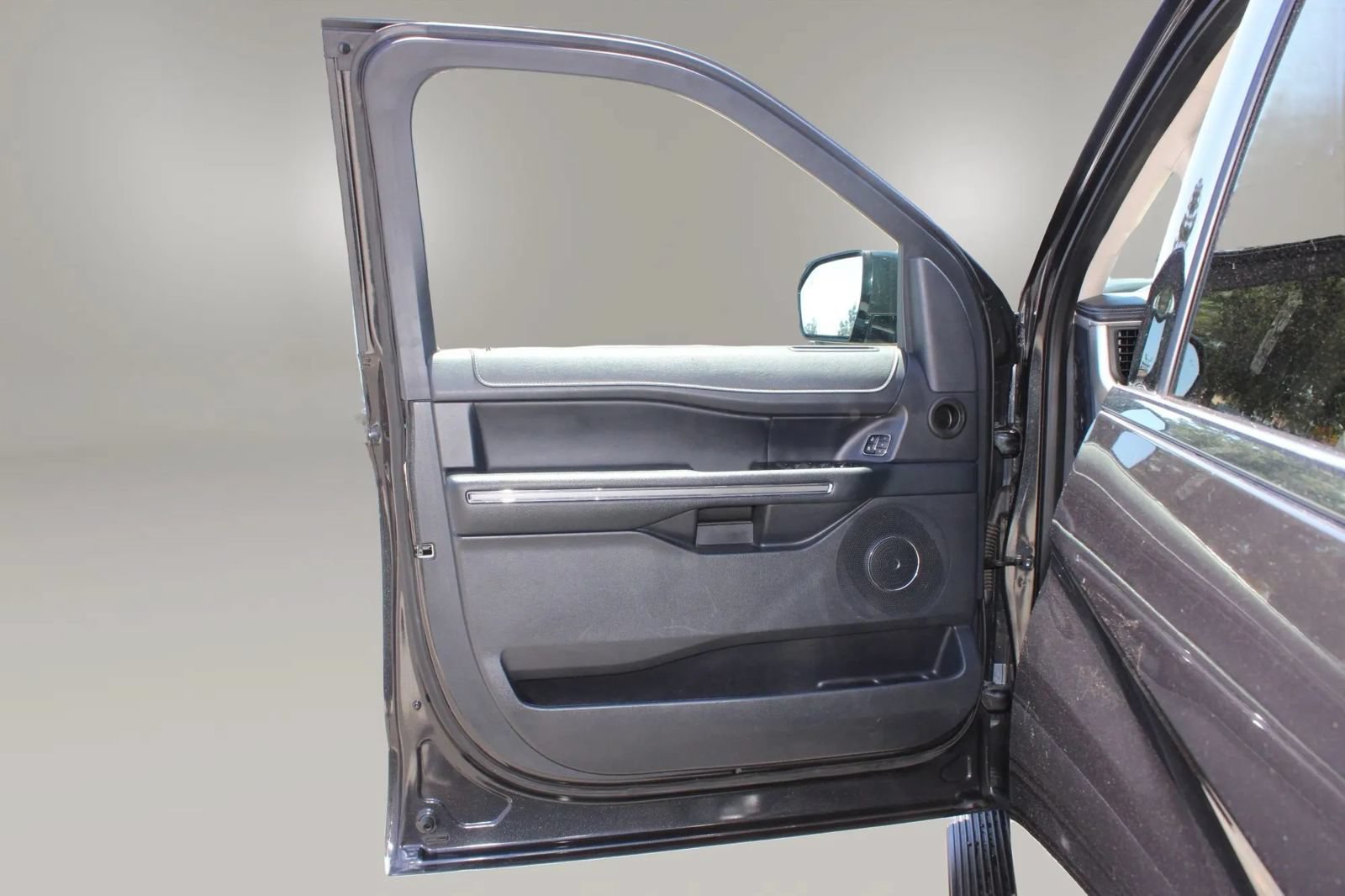 Used 2024 Ford Expedition Max XLT RWD image 6