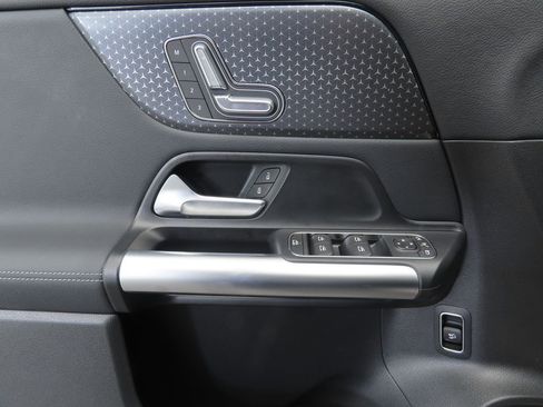 Certified 2025 Mercedes-Benz GLA 250 image 21