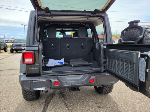 Used 2025 Jeep Wrangler Unlimited Sport S 4xe AWD/4WD image 20