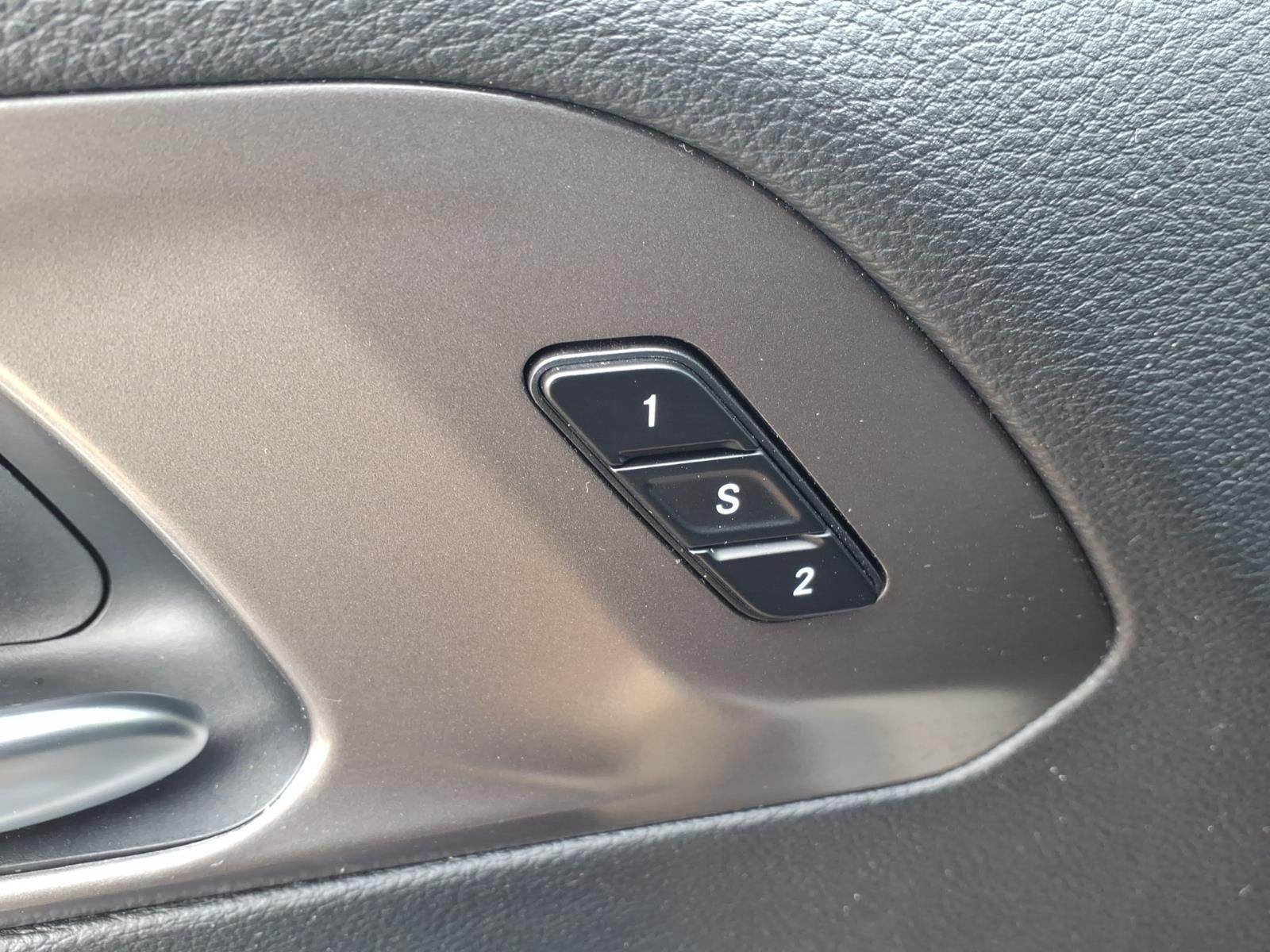 Used 2025 Chrysler Pacifica Select FWD image 10