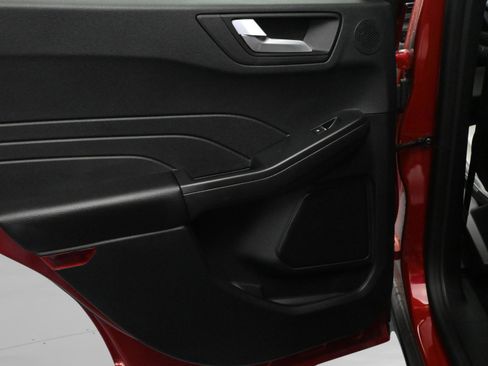 Used 2025 Ford Escape SE w/ PHEV Premium Package FWD image 12