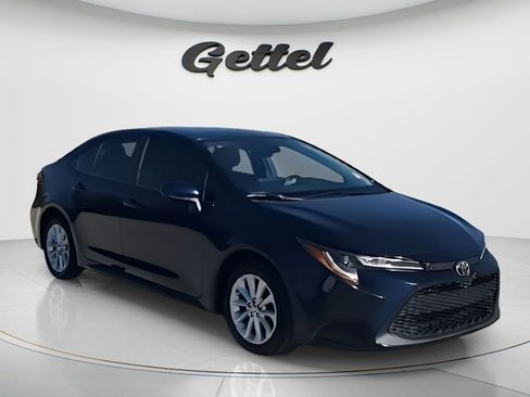 Used 2021 Toyota Corolla LE w/ LE Premium Package image 2