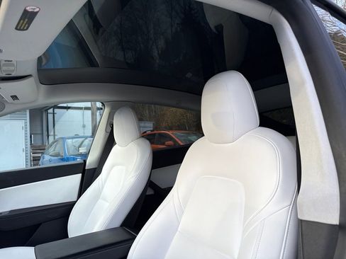 Used 2021 Tesla Model Y Long Range image 22