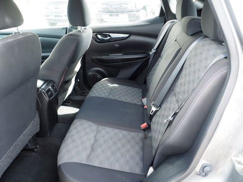 Used 2018 Nissan Rogue Sport SV AWD/4WD image 16