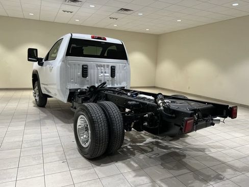 New 2026 GMC Sierra 3500 SLE w/ SLE Convenience Package AWD/4WD image 3