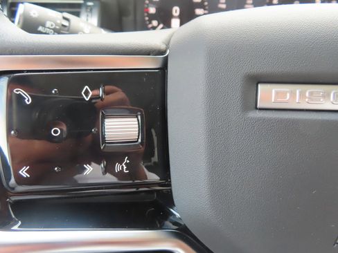 Used 2023 Land Rover Discovery Sport S image 29