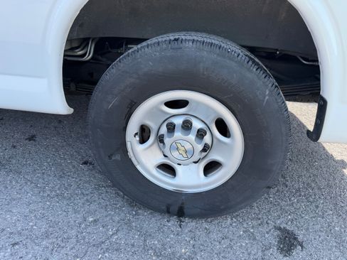 Used 2022 Chevrolet Express 3500 image 24