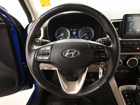 Used 2022 Hyundai Venue SEL image 4