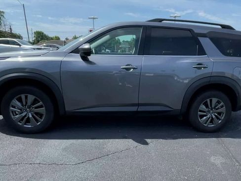 Used 2024 Nissan Pathfinder SV image 5