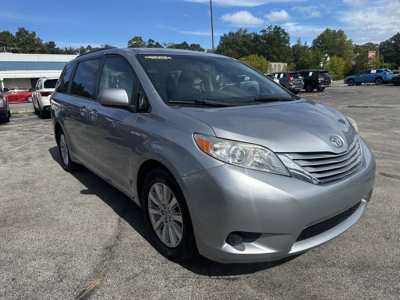 Used 2017 Toyota Sienna LE AWD/4WD image 4