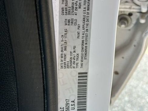 Used 2025 RAM 1500 Laramie AWD/4WD image 16