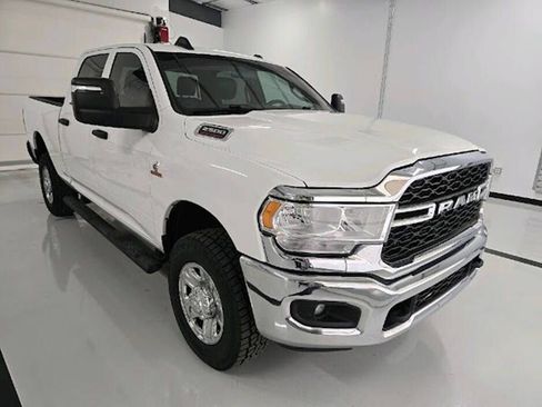 Used 2024 RAM 2500 Tradesman w/ Chrome Appearance Group AWD/4WD image 6