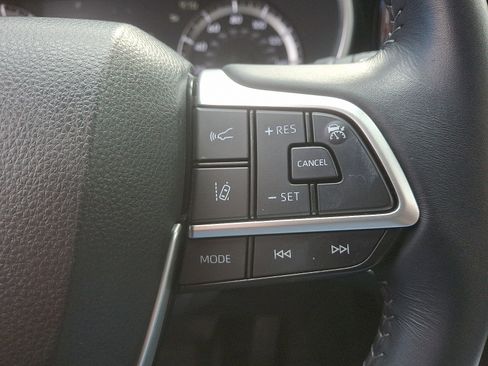 Used 2023 Toyota Highlander XSE image 23