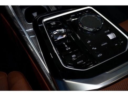 Used 2025 BMW i7 eDrive50 w/ Premium Package image 68