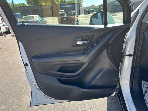 Used 2018 Chevrolet Trax LS AWD/4WD image 14