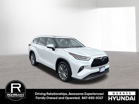 Used 2022 Toyota Highlander Platinum AWD/4WD image 2