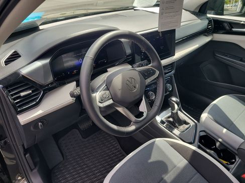 Certified 2025 Volkswagen Taos S FWD image 19