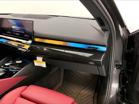 Used 2025 BMW i5 xDrive40 w/ Premium Package image 23