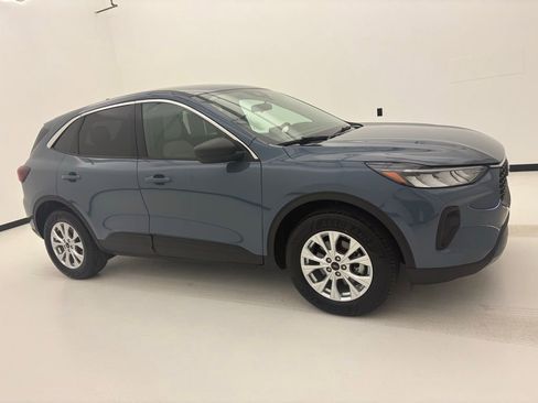 Used 2023 Ford Escape Active AWD/4WD image 1