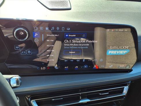 Used 2025 Chevrolet Traverse LT w/ Enhanced Driving Package image 5