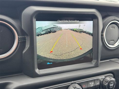 Used 2022 Jeep Wrangler Unlimited Sahara w/ Cold Weather Group image 25