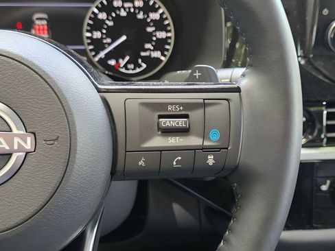 Used 2025 Nissan Pathfinder SL AWD/4WD image 23