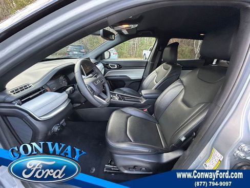 Used 2024 Jeep Compass Limited image 28