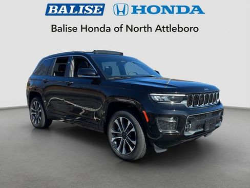 Used 2023 Jeep Grand Cherokee Overland w/ Luxury Tech Group IV AWD/4WD image 9