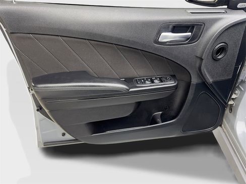 Used 2022 Dodge Charger R/T w/ Blacktop Package image 33