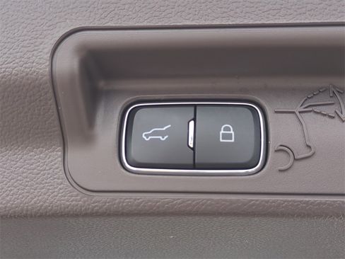 Used 2022 Ford Explorer Platinum w/ Equipment Group 601A image 14