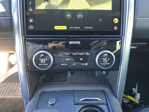 Certified 2021 Land Rover Discovery HSE R-Dynamic image 30