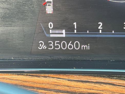 Used 2023 Cadillac Escalade Premium Luxury image 28